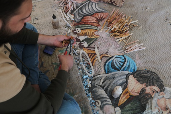 Dünyanın dört bir yanına satıyor! 20 bin taş kullanıyor tanesini 600 dolardan satıyor