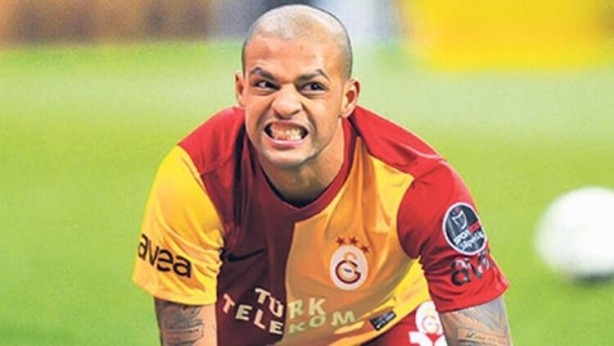 Foto - Dünyanın en hırçın futbolcuları! Tribünlere uçan tekme...