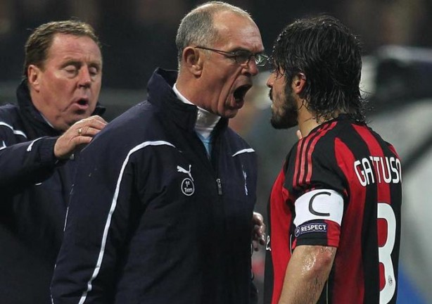 Foto - Dünyanın en hırçın futbolcuları! Tribünlere uçan tekme...