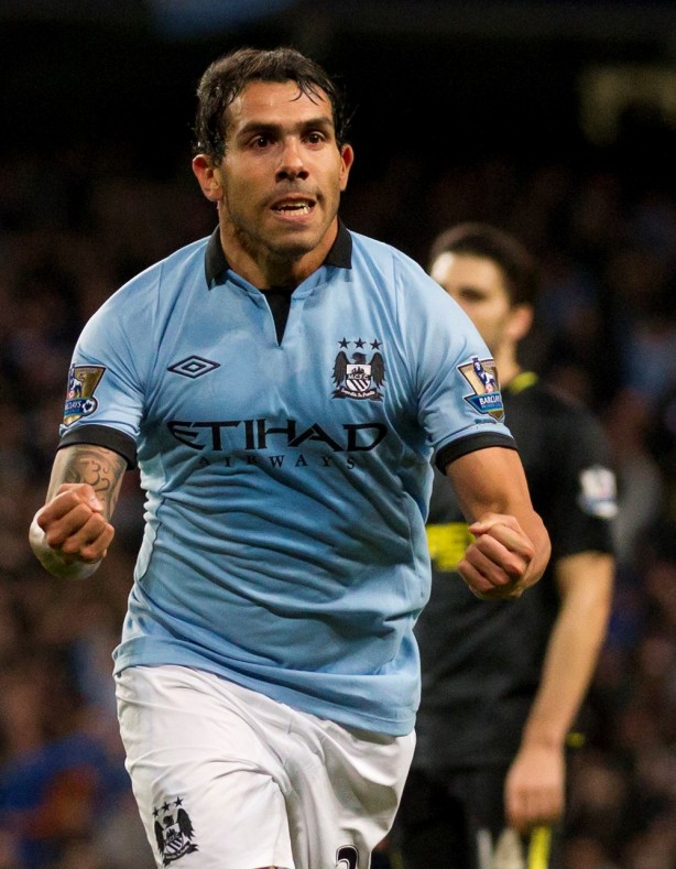 Foto - Dünyanın en hırçın futbolcuları! Tribünlere uçan tekme...