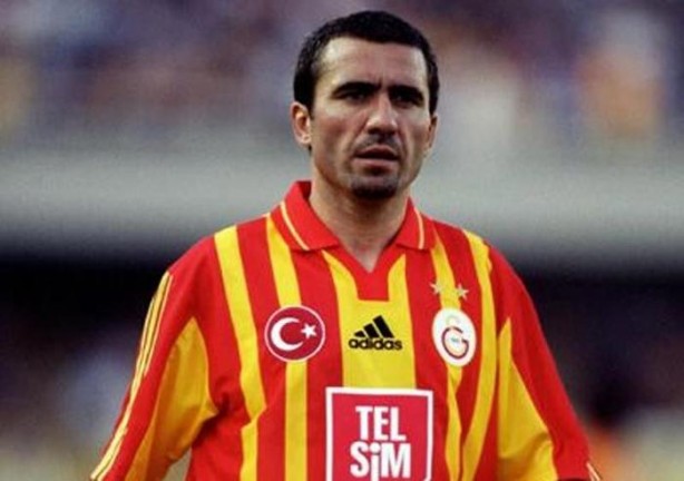 Foto - Dünyanın en hırçın futbolcuları! Tribünlere uçan tekme...