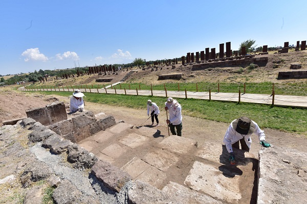 Foto - Dünyanın en büyüğü! Tarihi mezarlıktan savaşın izleri siliniyor
