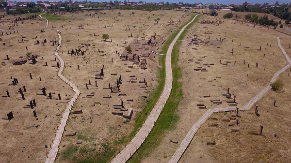 Foto - Dünyanın en büyüğü! Tarihi mezarlıktan savaşın izleri siliniyor