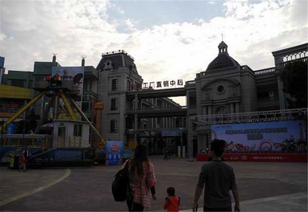 Foto - Dünyanın en büyük AVM'si ama sinek avlıyor