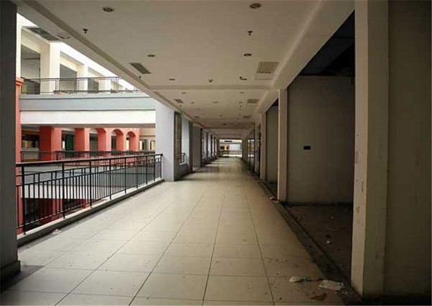 Foto - Dünyanın en büyük AVM'si ama sinek avlıyor