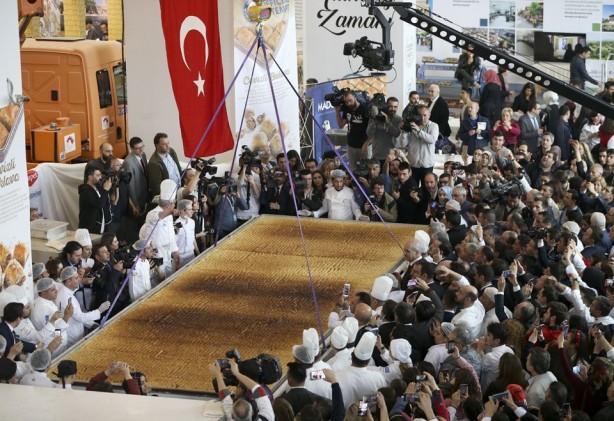 Foto - Dünyanın en büyük baklavası