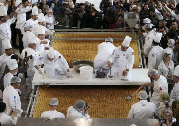 Foto - Dünyanın en büyük baklavası