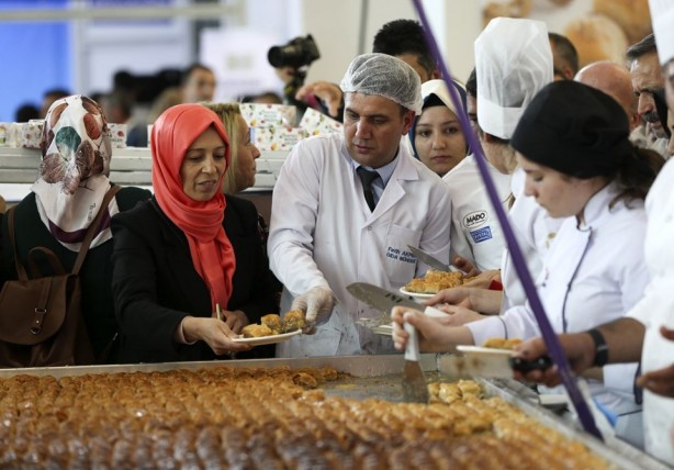 Foto - Dünyanın en büyük baklavası