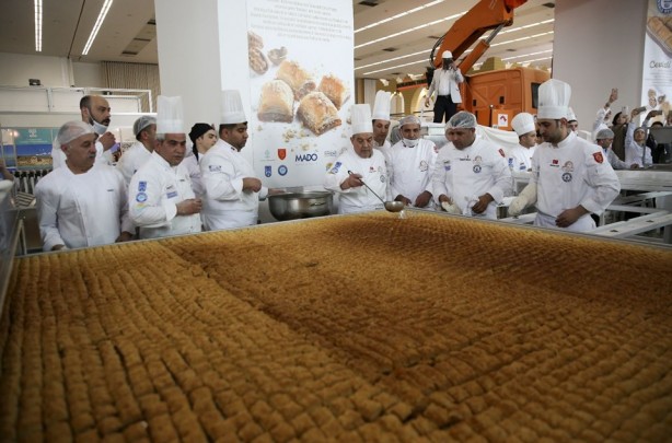 Foto - Dünyanın en büyük baklavası
