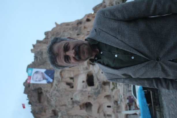 Foto - Seçim sonuçlanırken dünyanın en büyük doğal gökdelenine asıldı! Görenler gözlerine inanamadı