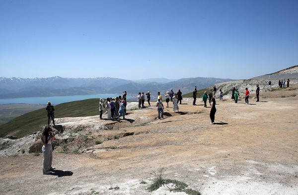 Foto - Dünyanın en büyük ikinci krater gölü bayramda ziyaretçi akınına uğradı