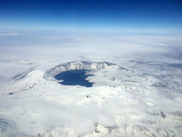 Foto - Dünyanın en büyük ikinci krater gölü Nemrut bembeyaz görüntüsüyle adeta büyülüyor