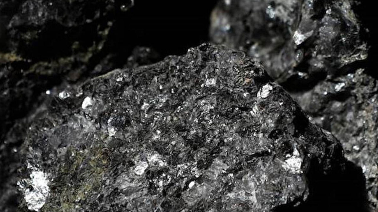 Foto - Dünyanın en büyük rezervi keşfedildi! Çorak araziden fışkırmaya başladı, tamı tamına 40 milyon ton