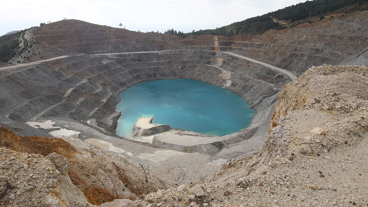 Foto - Dünyanın en büyük rezervi keşfedildi! Çorak araziden fışkırmaya başladı, tamı tamına 40 milyon ton