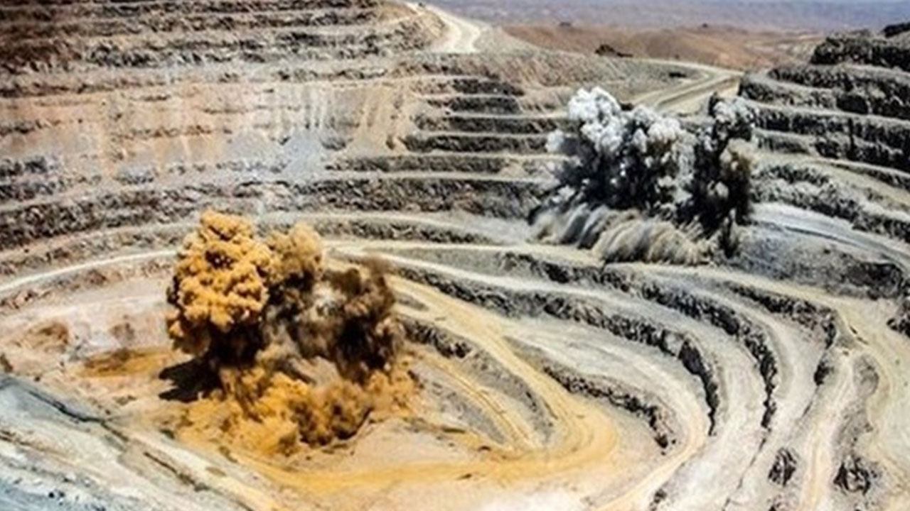 Foto - Dünyanın en büyük rezervi keşfedildi! Çorak araziden fışkırmaya başladı, tamı tamına 40 milyon ton