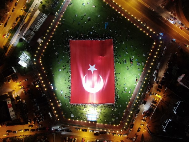 Dünyanın en büyük Türk Bayrağı 15 Temmuz’da açıldı