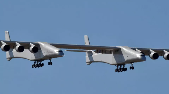 Foto - Dünyanın en büyük uçağı Stratolaunch'dan rekor kıran test!