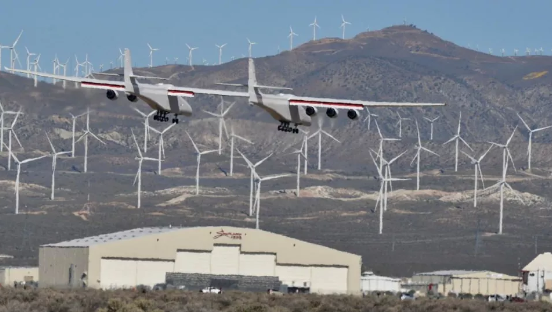 Foto - Dünyanın en büyük uçağı Stratolaunch'dan rekor kıran test!