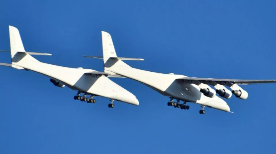 Foto - Dünyanın en büyük uçağı Stratolaunch'dan rekor kıran test!