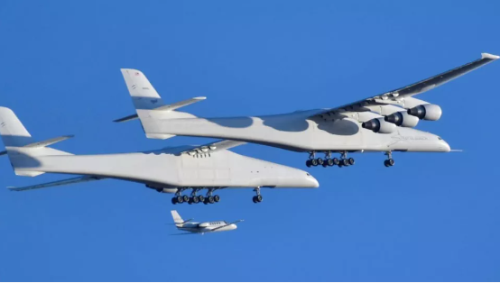 Foto - Dünyanın en büyük uçağı Stratolaunch'dan rekor kıran test!