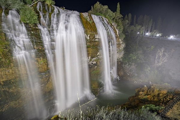 Foto - Dünyanın en büyük üçüncü şelalesi! Ziyaretçi akınına uğradı