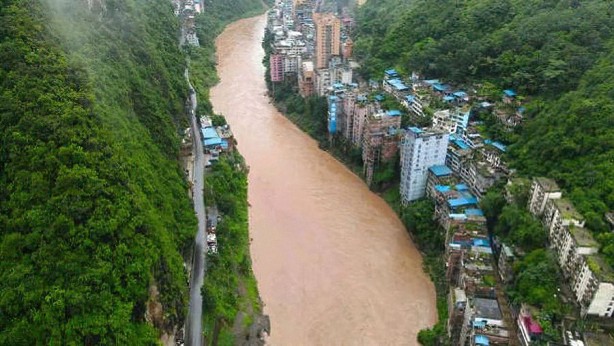Dünyanın en dar kenti, sosyal medyada viral oldu