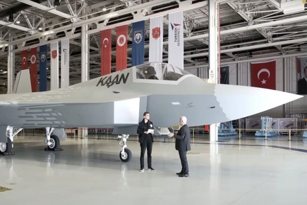 Foto - Dünyanın en iyi 11 savaş uçağı açıklandı! Kaan için tepki yağdı