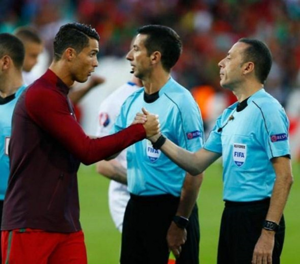 Foto - Dünyanın en iyi hakemleri açıklandı! 