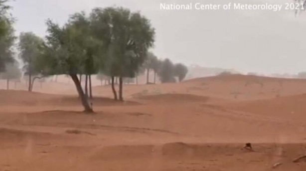 Foto - Dünyanın en kurak ülkelerinden biriydi! Böyle yağmur yağdırdılar