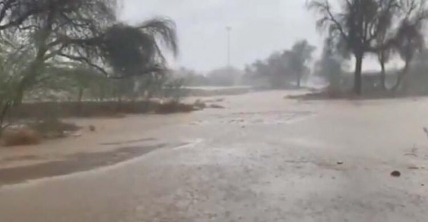 Foto - Dünyanın en kurak ülkelerinden biriydi! Böyle yağmur yağdırdılar