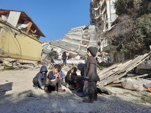Foto - Dünyanın en masumları onlar! Bu manzara herkesi ağlattı