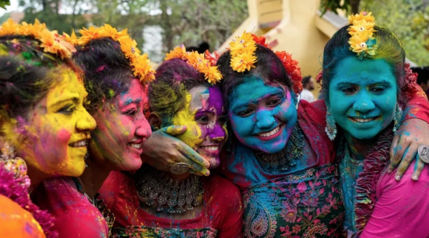 Dünyanın en renkli festivalinden daha önce görmediğiniz ilginç görüntüler