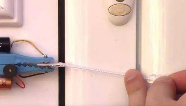 Foto - Dünyanın en 'tuhaf' güvenlik sistemi! Mandal ve pil yardımıyla bakın neler yaptı