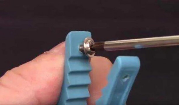 Foto - Dünyanın en 'tuhaf' güvenlik sistemi! Mandal ve pil yardımıyla bakın neler yaptı