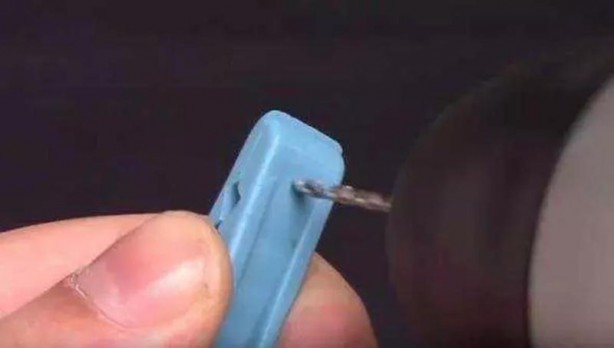 Foto - Dünyanın en 'tuhaf' güvenlik sistemi! Mandal ve pil yardımıyla bakın neler yaptı