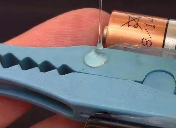 Foto - Dünyanın en 'tuhaf' güvenlik sistemi! Mandal ve pil yardımıyla bakın neler yaptı