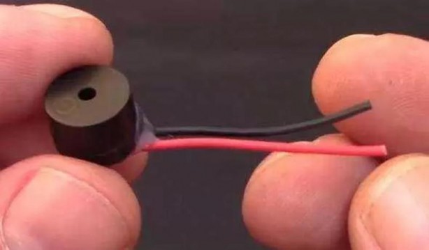 Foto - Dünyanın en 'tuhaf' güvenlik sistemi! Mandal ve pil yardımıyla bakın neler yaptı