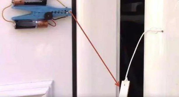 Foto - Dünyanın en 'tuhaf' güvenlik sistemi! Mandal ve pil yardımıyla bakın neler yaptı