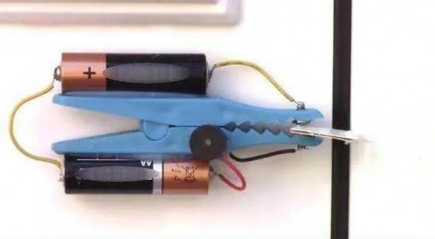 Foto - Dünyanın en 'tuhaf' güvenlik sistemi! Mandal ve pil yardımıyla bakın neler yaptı