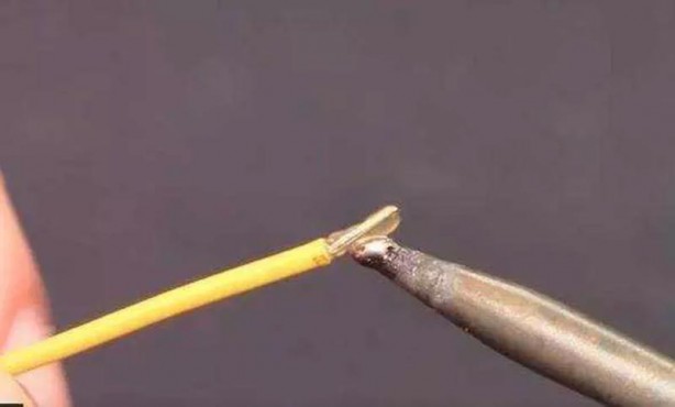 Foto - Dünyanın en 'tuhaf' güvenlik sistemi! Mandal ve pil yardımıyla bakın neler yaptı