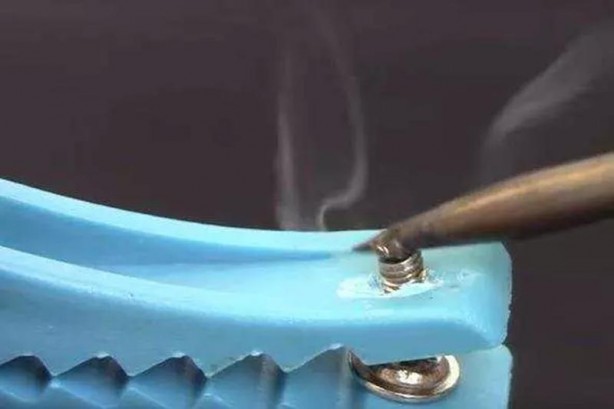 Foto - Dünyanın en 'tuhaf' güvenlik sistemi! Mandal ve pil yardımıyla bakın neler yaptı