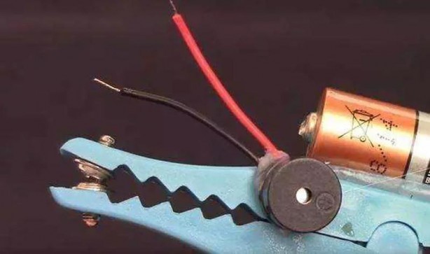 Foto - Dünyanın en 'tuhaf' güvenlik sistemi! Mandal ve pil yardımıyla bakın neler yaptı