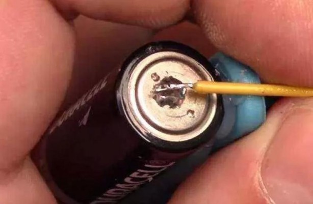 Foto - Dünyanın en 'tuhaf' güvenlik sistemi! Mandal ve pil yardımıyla bakın neler yaptı