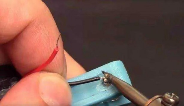 Foto - Dünyanın en 'tuhaf' güvenlik sistemi! Mandal ve pil yardımıyla bakın neler yaptı