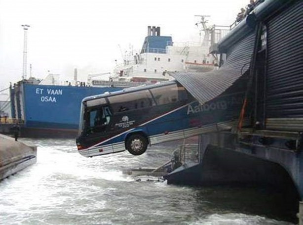 Foto - Dünyanın en tuhaf trafik kazaları
