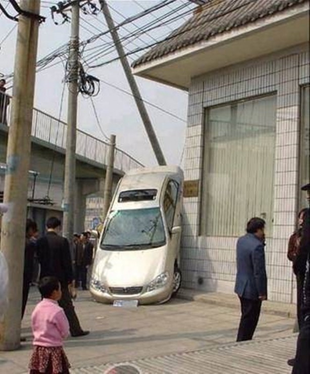 Foto - Dünyanın en tuhaf trafik kazaları