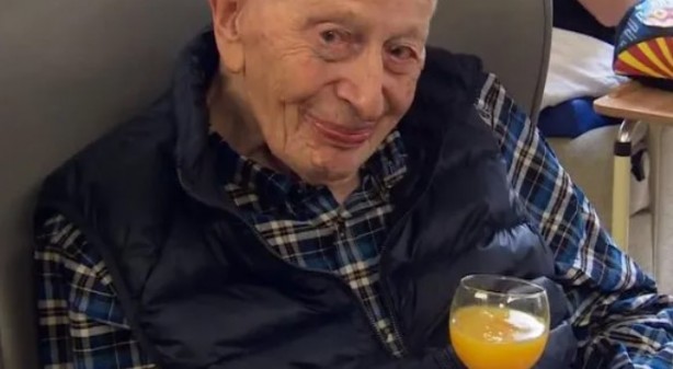 Foto - Dünyanın en yaşlı erkeği İngiliz John Tinniswood oldu! Yaşını duyan inanamadı
