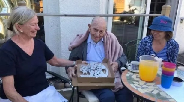 Foto - Dünyanın en yaşlı erkeği İngiliz John Tinniswood oldu! Yaşını duyan inanamadı