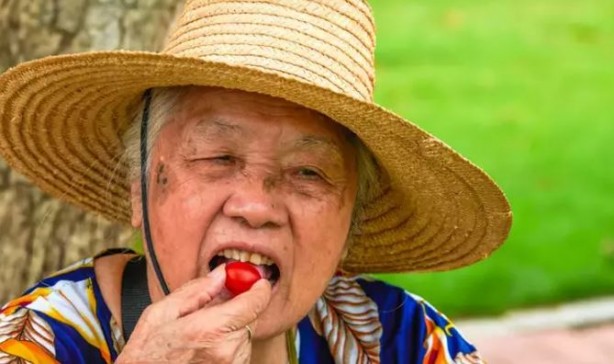 Dünyanın en yaşlı insanı sırrını açıkladı! işte Uzun yaşamın sırrı