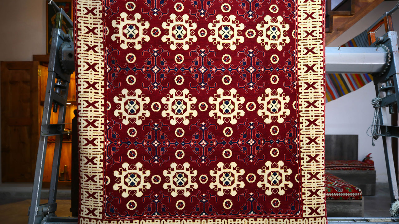 Foto - Dünyanın gözdesi ilmek ilmek dokunuyor! Uşak halısının 600 yıllık sırrı